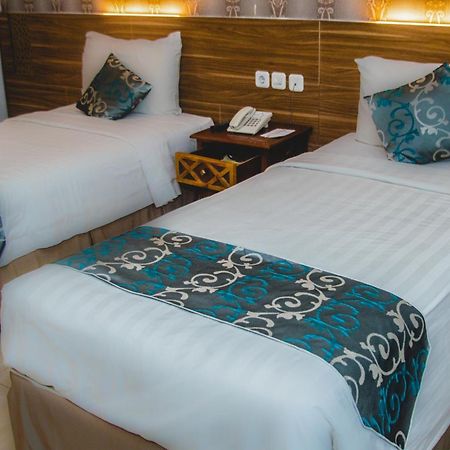 Grand Amira Hotel Solo, Azana Hotels Collection Dış mekan fotoğraf