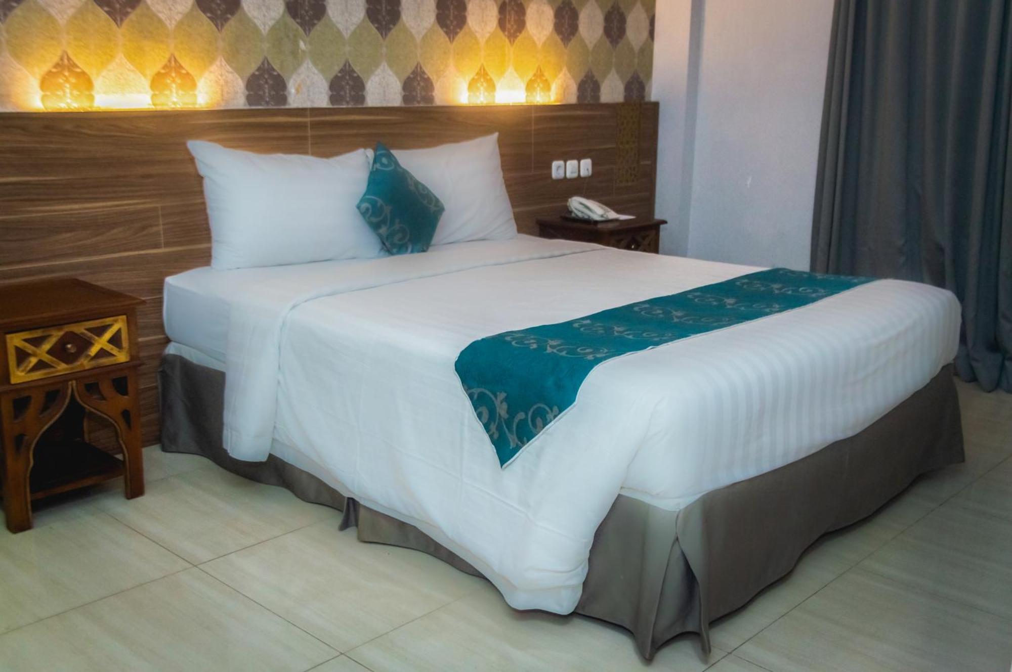 Grand Amira Hotel Solo, Azana Hotels Collection Dış mekan fotoğraf
