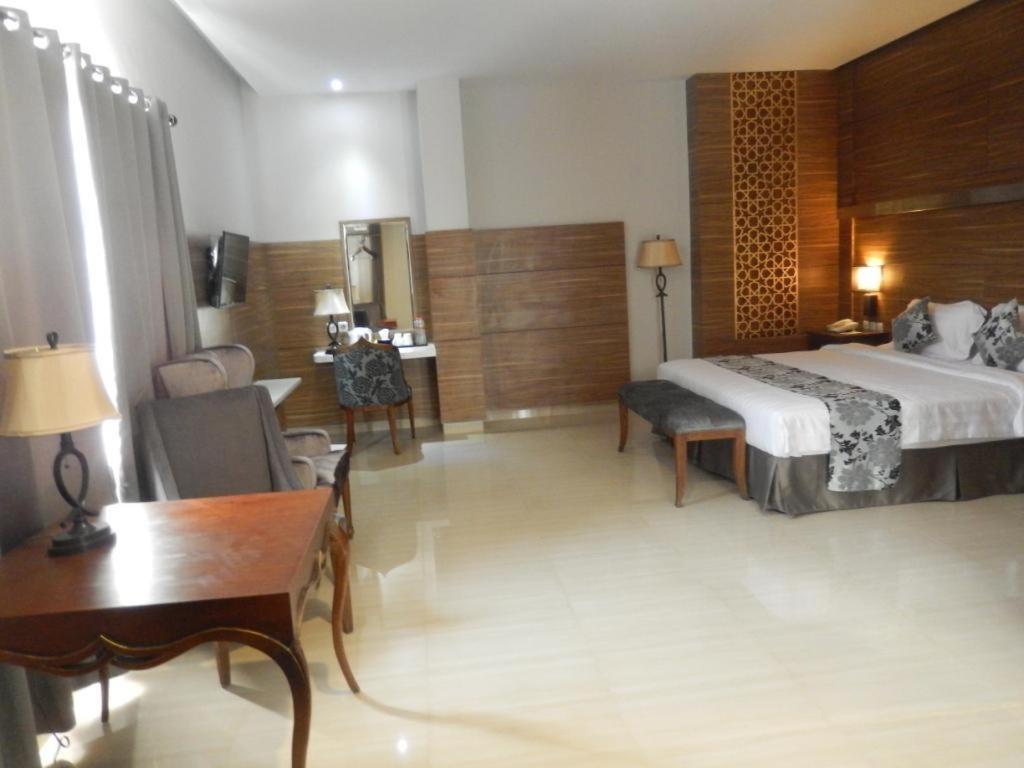 Grand Amira Hotel Solo, Azana Hotels Collection Dış mekan fotoğraf