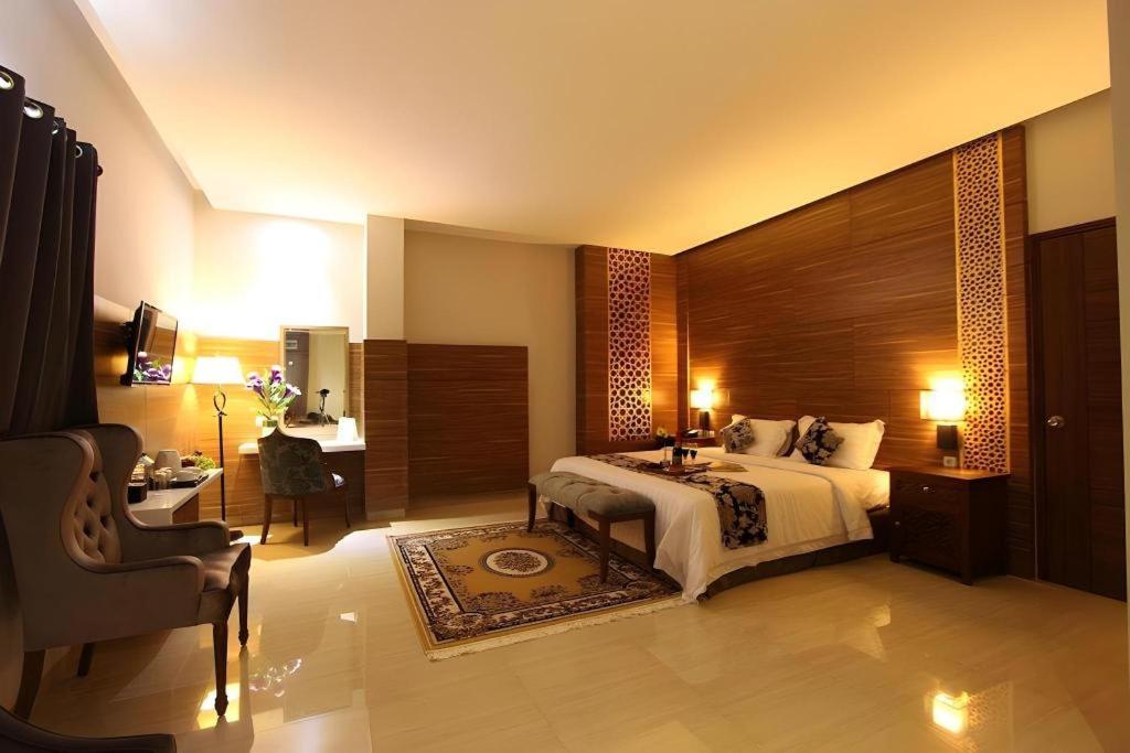 Grand Amira Hotel Solo, Azana Hotels Collection Dış mekan fotoğraf