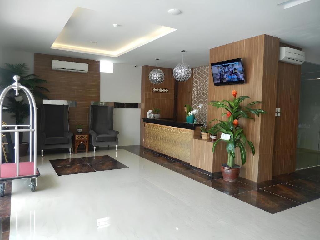 Grand Amira Hotel Solo, Azana Hotels Collection Dış mekan fotoğraf