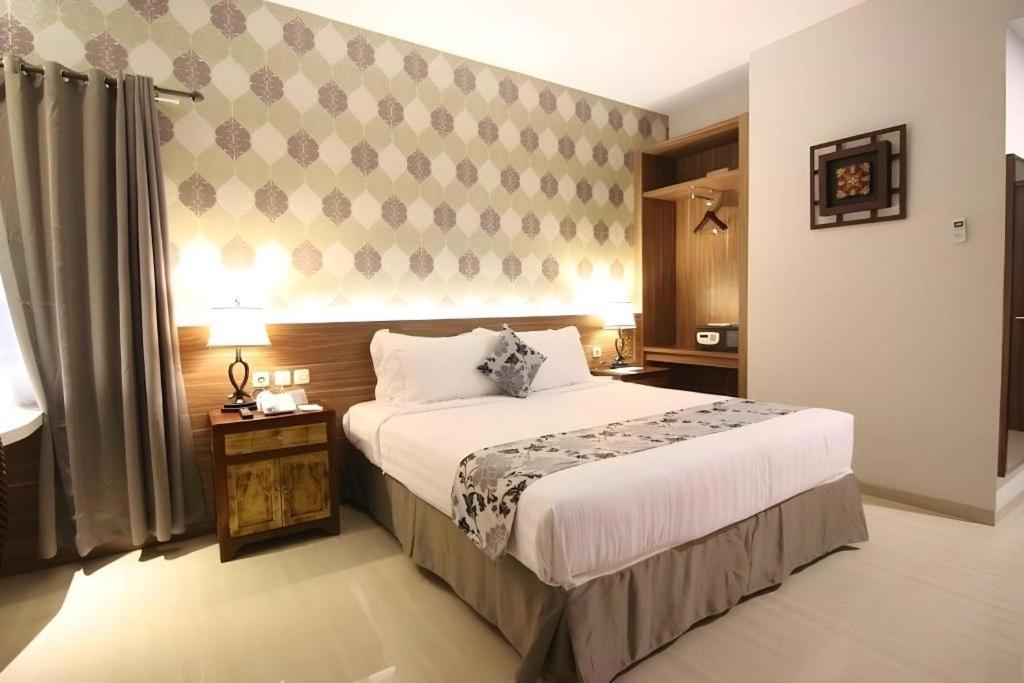 Grand Amira Hotel Solo, Azana Hotels Collection Dış mekan fotoğraf