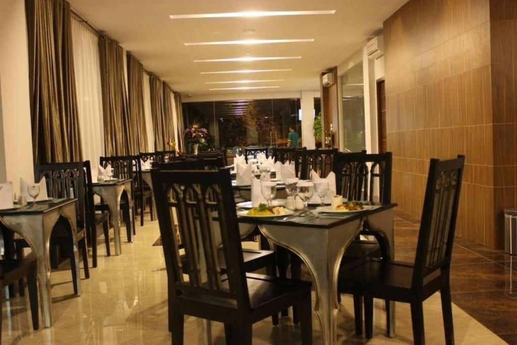 Grand Amira Hotel Solo, Azana Hotels Collection Dış mekan fotoğraf