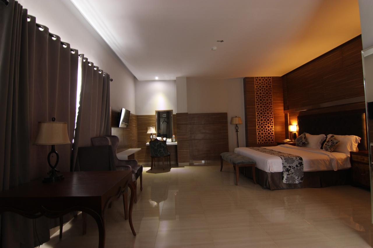 Grand Amira Hotel Solo, Azana Hotels Collection Dış mekan fotoğraf