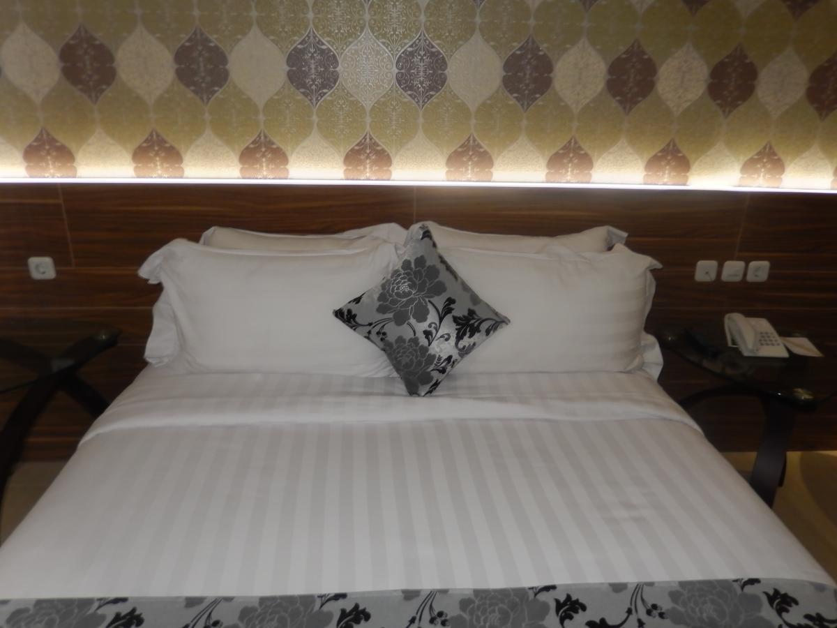 Grand Amira Hotel Solo, Azana Hotels Collection Dış mekan fotoğraf