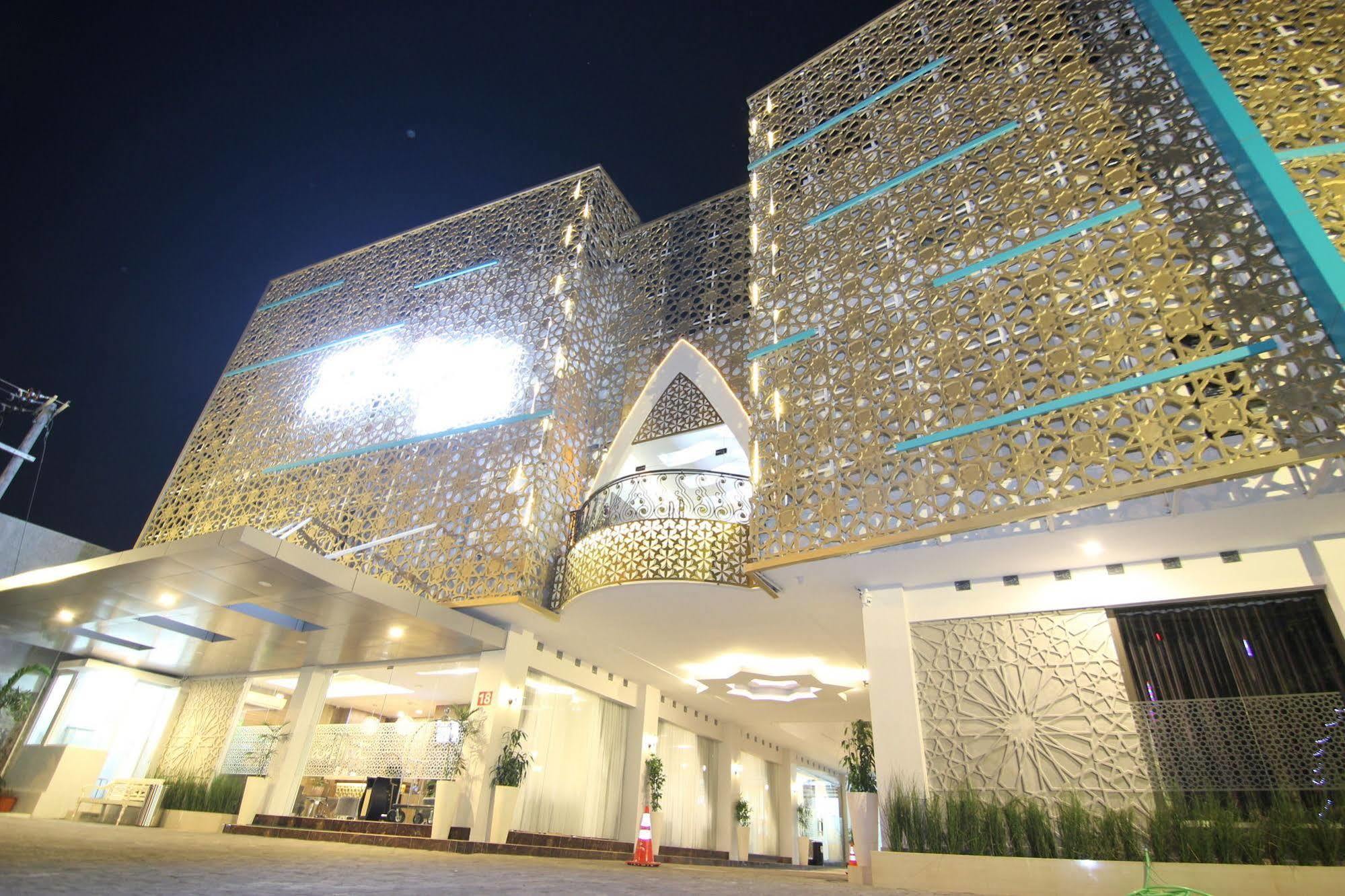 Grand Amira Hotel Solo, Azana Hotels Collection Dış mekan fotoğraf